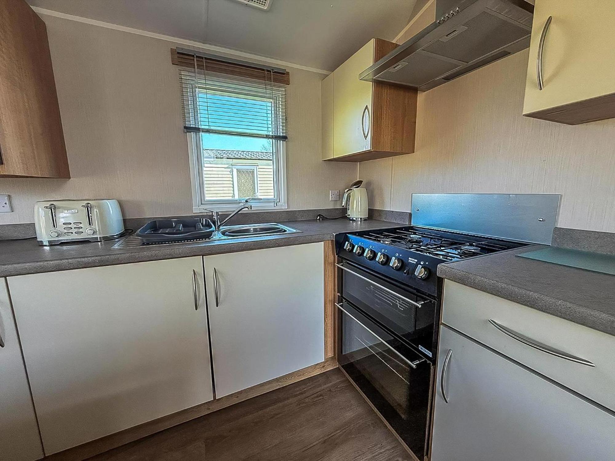 Lovely 8 Berth Caravan In Southview Holiday Park, Ref 33042Tc 스케그니스 외부 사진