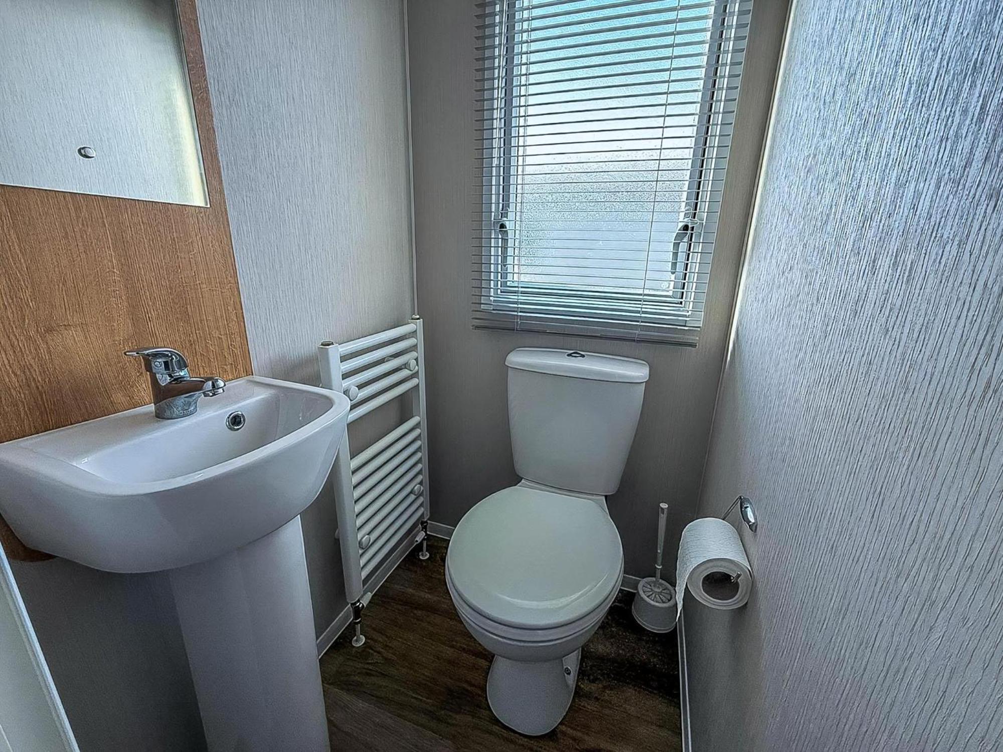 Lovely 8 Berth Caravan In Southview Holiday Park, Ref 33042Tc 스케그니스 외부 사진