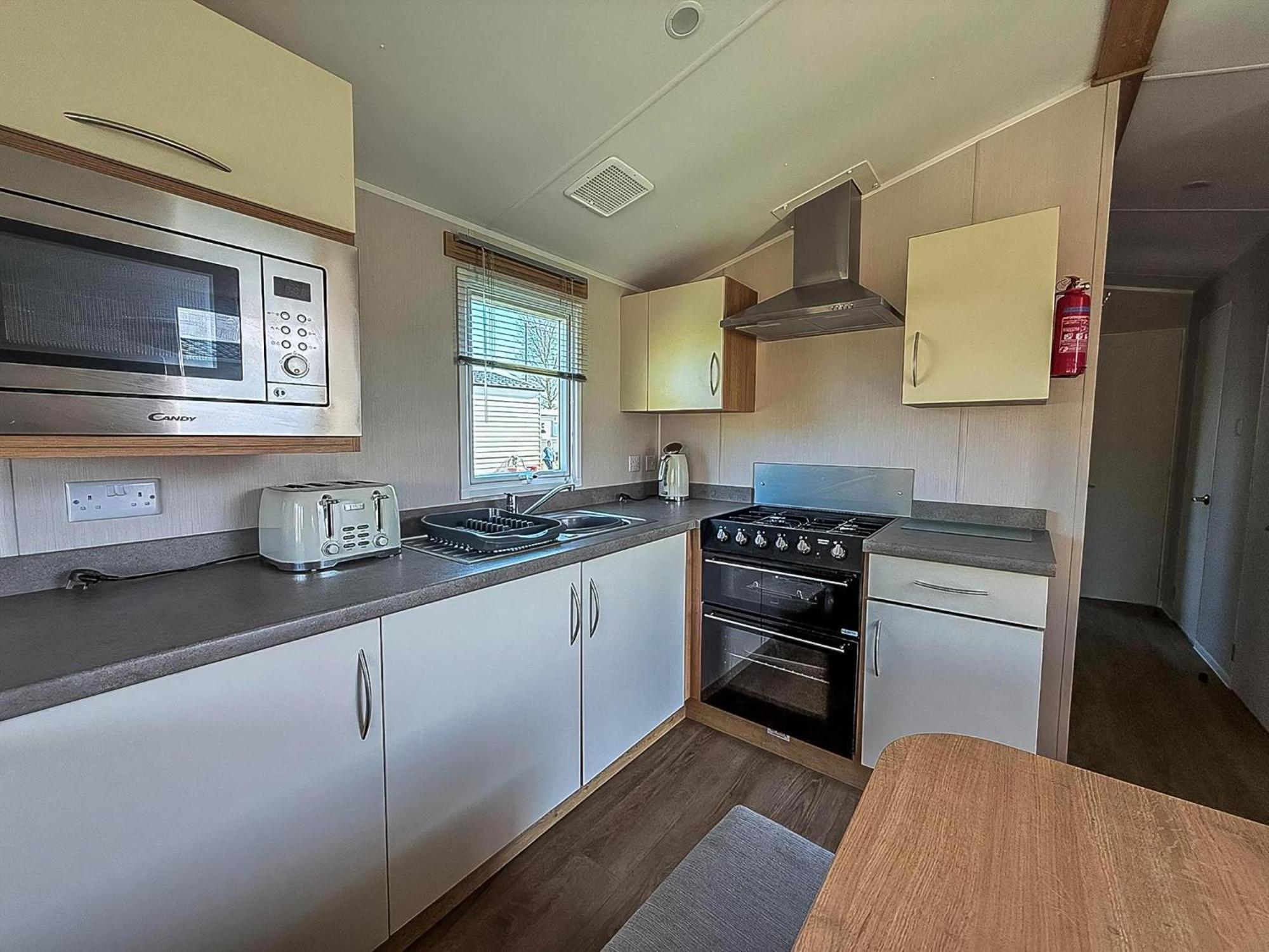 Lovely 8 Berth Caravan In Southview Holiday Park, Ref 33042Tc 스케그니스 외부 사진