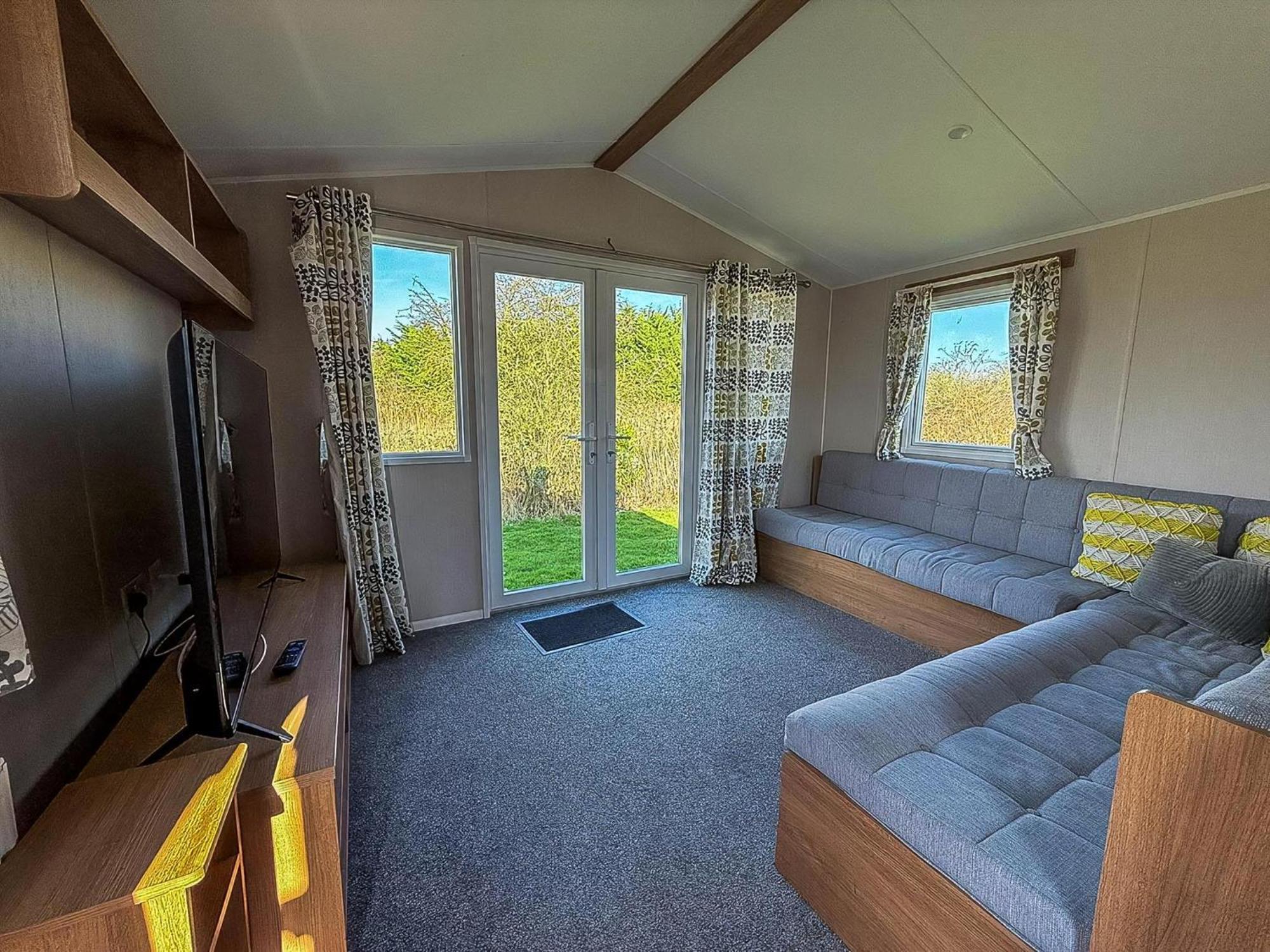 Lovely 8 Berth Caravan In Southview Holiday Park, Ref 33042Tc 스케그니스 외부 사진