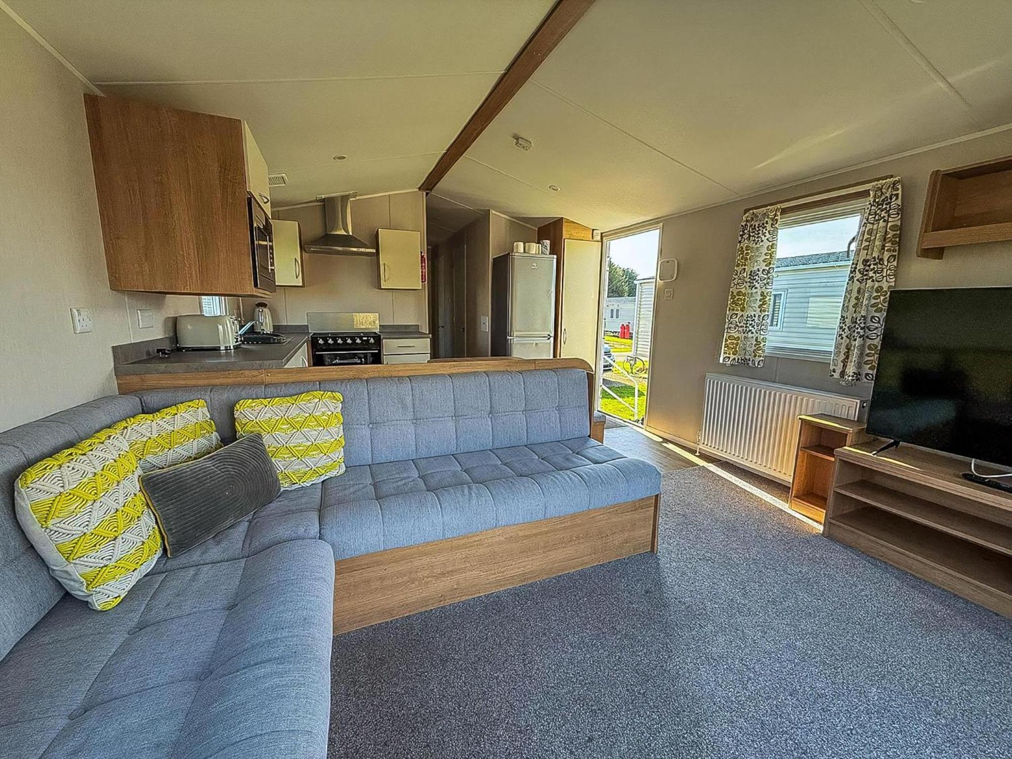 Lovely 8 Berth Caravan In Southview Holiday Park, Ref 33042Tc 스케그니스 외부 사진